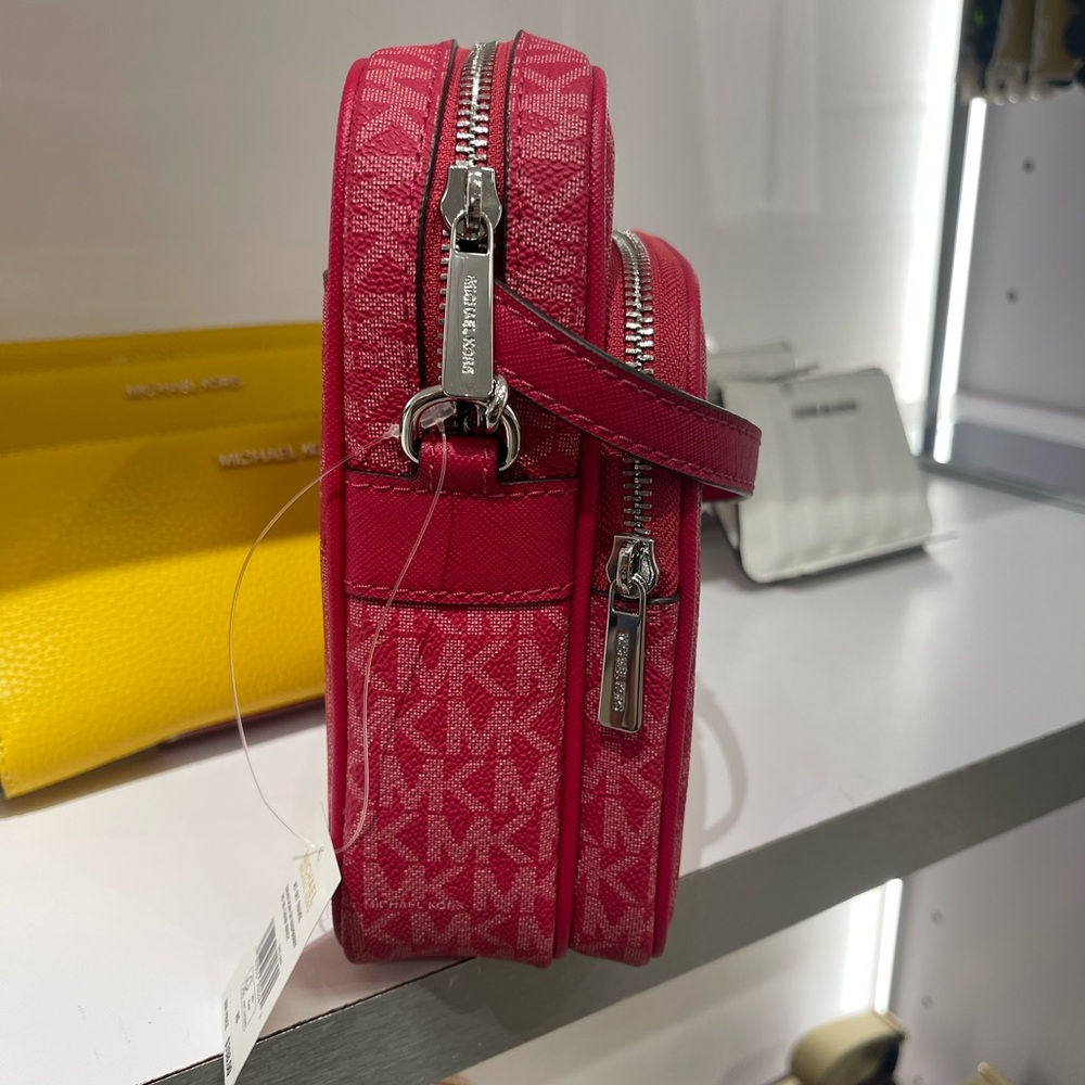 MICHAEL KORS Jet Set Travel Md Signature Logo Crossbody Flight
DK RASPBERRY
NWT - Picture 11 of 16